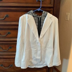Peace Love World Ponte Blazer with two zip out inserts. White size 8